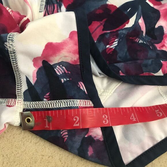 Lululemon Run: Speed Short
Inky Floral Ghost Inkwell Bumble Berry / Inkwell - Picture 6 of 15